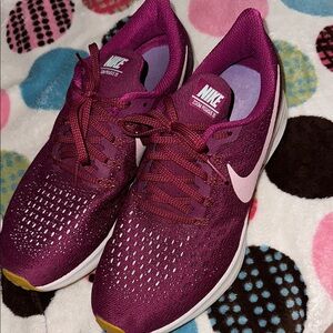 Nike Women's Magenta Running Shoes